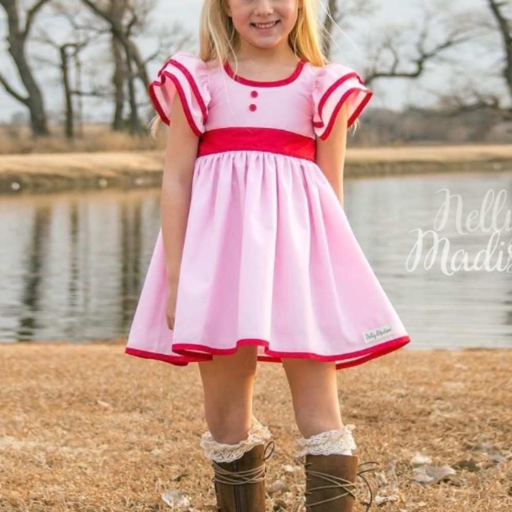 EUC Nelly Madison Dress Up Box, size 6